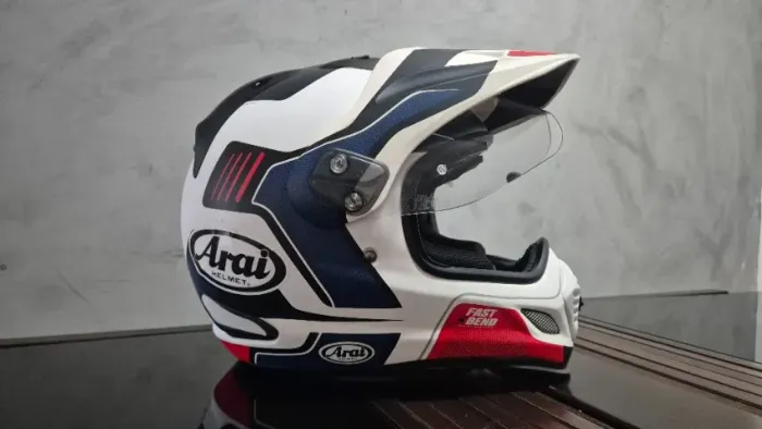 Capacete Arai Tour X4 Fast Bend tamanho 60
