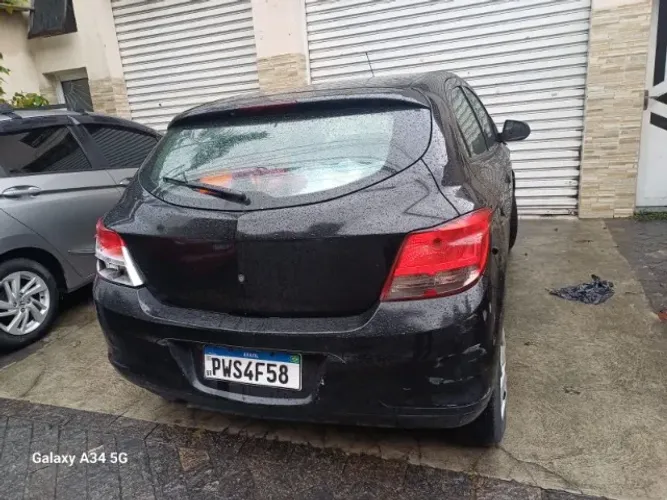 Chevrolet Onix Hatch LT 1.4 8V Flex Power Mec. 4P 2015