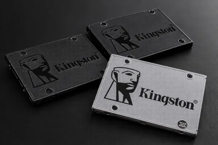 3 SSDs Kingston de 111GB