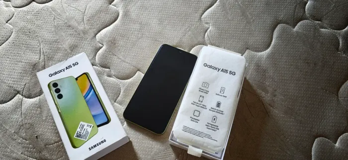 Celular Samsung a15 em estado de novo.
