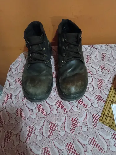 Bota de segurança.