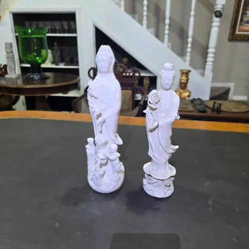 Par de esculturas antigas japonesas em porcelana 