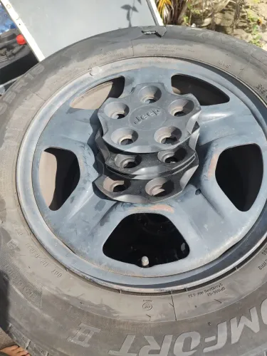 Jogo de rodas de ferro jeep Renegade aro 16 com 3 pneus