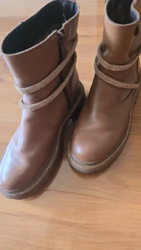 Bota marrom