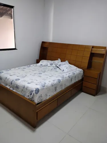 Cama de casal Luciana Móveis completa - madeira - usada