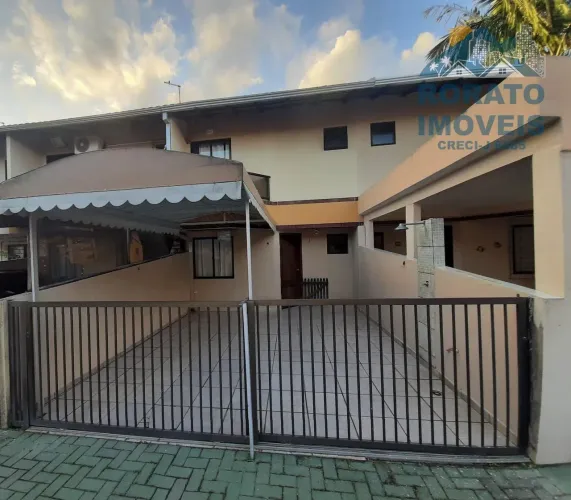 Sobrado A Venda em Caiobá - 500 mt. da Praia