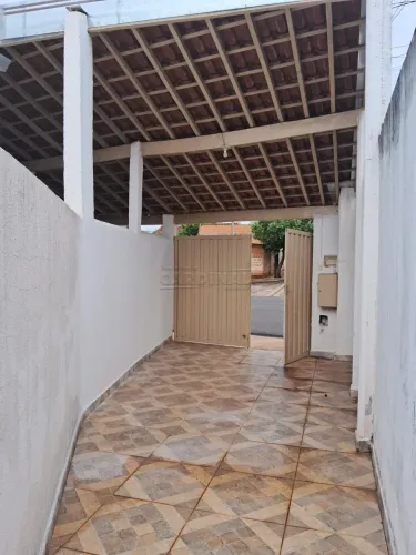 Casa com ótima localização, próximo de escolas e serviços essenciais
