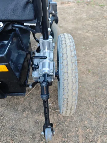 Cadeira de rodas motorizada nova