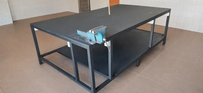 Bancada Industrial Profissional 2,28m | Estação de Trabalho para até 8 Pessoas