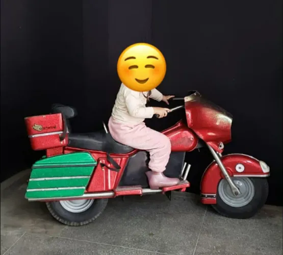 Moto Harvey Davidson de fibra parquinho ler descrição
