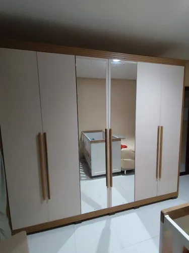 Guarda roupa de casal 6 portas