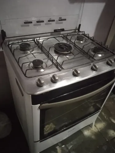 Fogão de 5 bocas automático com super forno autolimpante