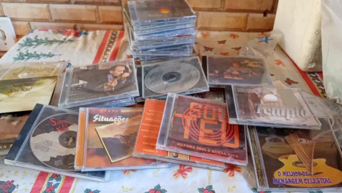 Cds diversos ( gospel, internacional...) para uso ou decoração, artesanato...