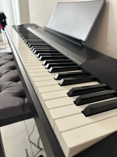 Piano digital Cássio