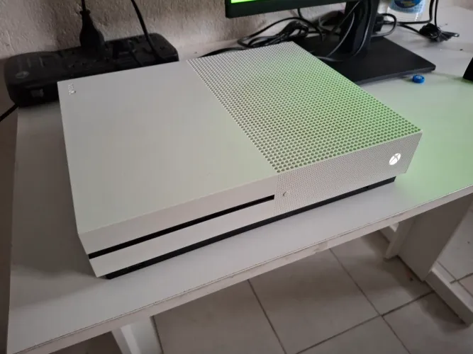 Xbox One S 1Tb Sem Controle Não envio.