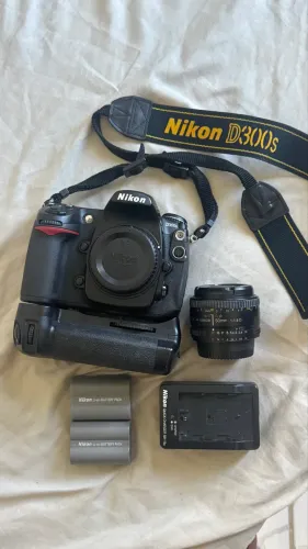 Nikon d300s + 50mm f1.8