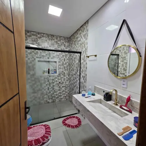 Casa Moderna com Suíte, Escritório e Garagem p/ 3 Carros.