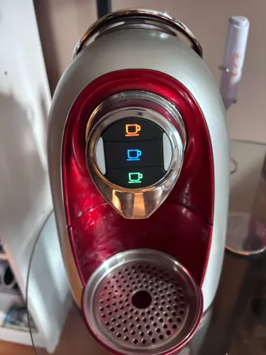 CAFETEIRA CÁPSULA TRES CORAÇÕES