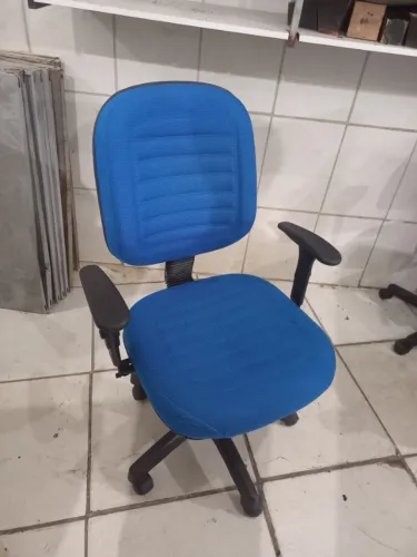 (Cód 073) Cadeira de Escritório em excelente estado