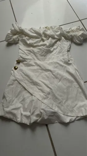 Macaquinho/vestido branco ombro a ombro