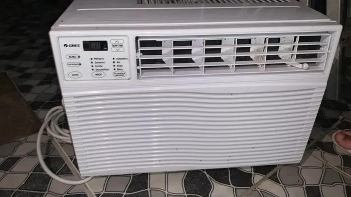 AR CONDICIONADO 10 MIL BTU COM CONTROLE REMOTO