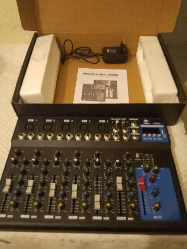 Mesa de som 6 canais profissional zero nunca usada