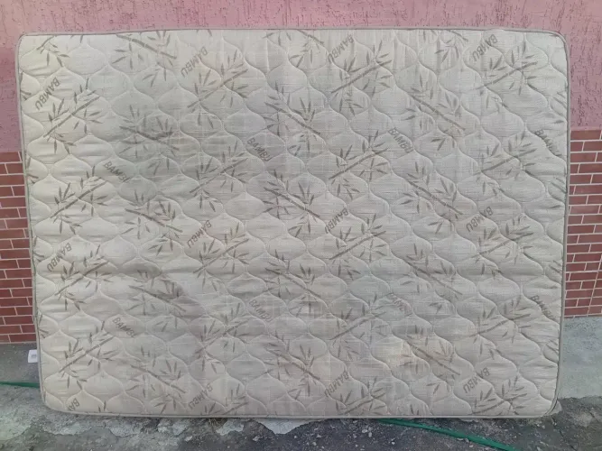 Vendo colchão casal semi novo
