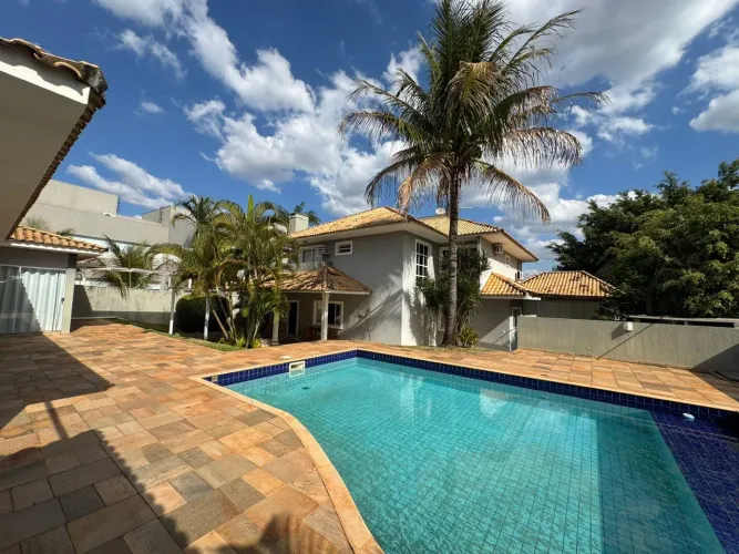 VILLAGGIO DO ENGENHO - Sobrado para locação com 4 quartos (2 suítes) com 450m² por R$10.00