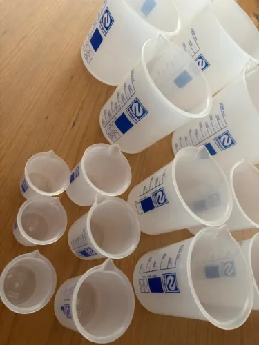 Kit de laboratório com Béckeres de Plástico variados
