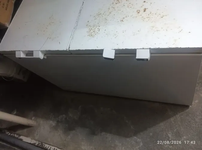 Freezer horizontal de duas portas funcionando muito bem em Nova Parnamirim