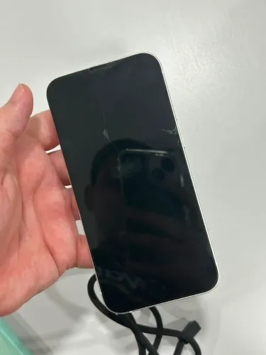 iPhone 13 retirada de peças