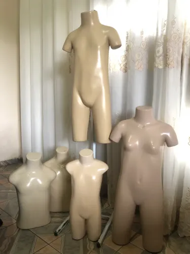 Maniquim infantil e juvenil 2 anos de 6 a 8 anos e de 10 a14 anos semi novo