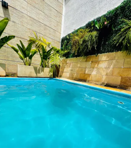 Casa com piscina 3 quartos/ não aceito corretor