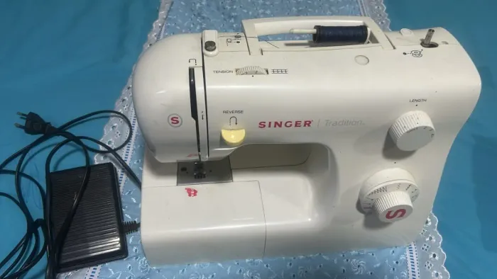 Máquina de costura Singer