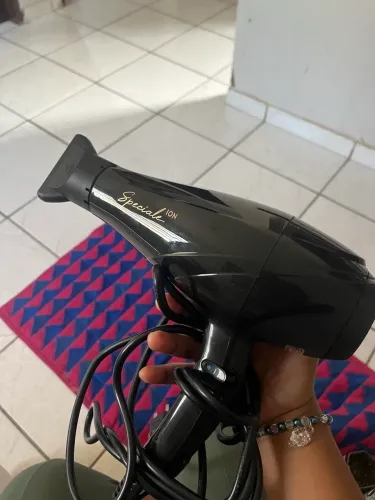 VENDE SE SECADOR DE CABELO
