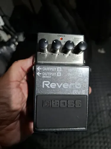 Pedal RV-6 Boss novíssimo com caixa