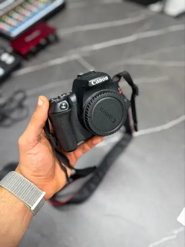 Câmera Canon SL3 | Seminova OPORTUNIDADE