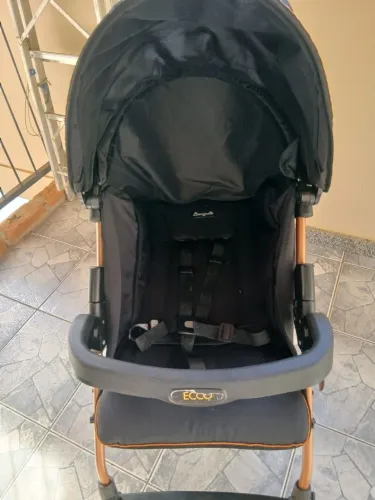Bebê Conforto + Carrinho de bebê (vendo separado, 350 cada)