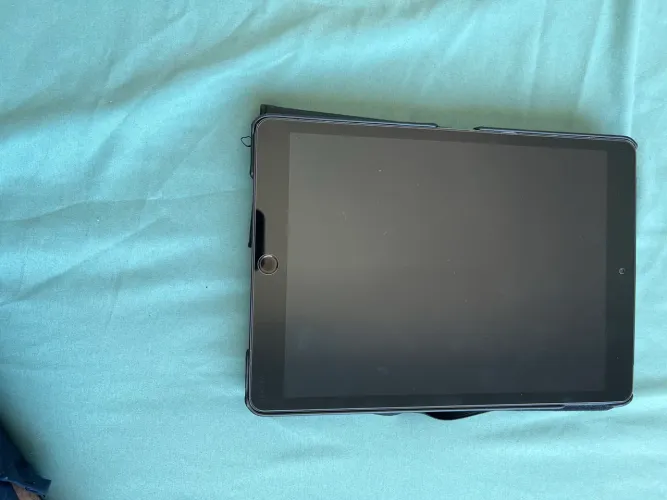 iPad 7 128GB Wi-Fi + 4G Prata Touch ID com Case VX Case e Película