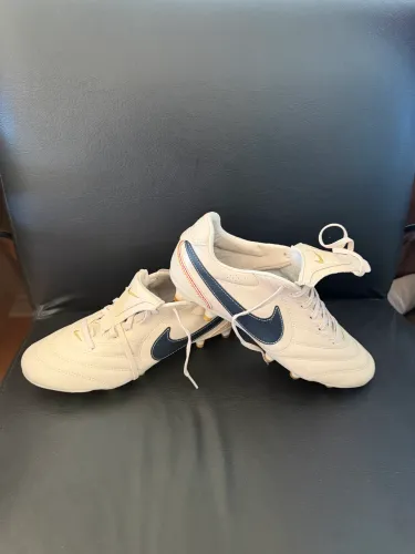 Chuteira Nike tiempo ligera pro
