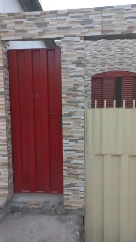 casa com piscina agua e luz inclusa
