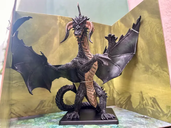 D&D Icons of the Realms - Gargantuan Black Dragon Limited Edition | WizKids