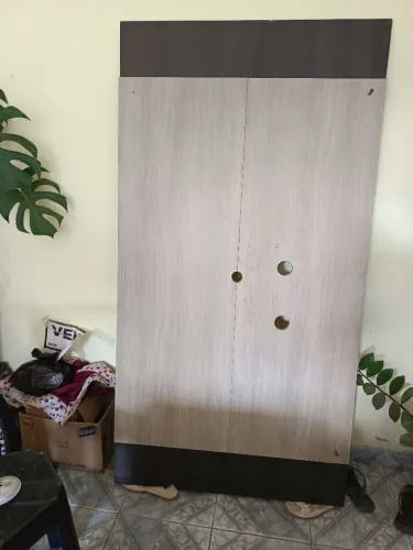 Vende-se um painel a televisão de até 60 polegadas