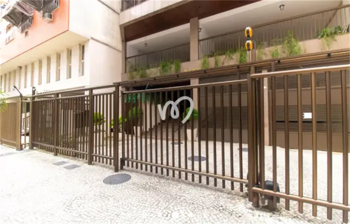 Apartamento amplo, 1 por andar, varanda espaçosa 4 quartos + 2 vagas