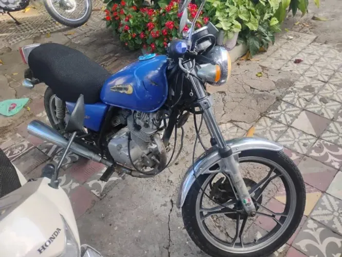 suzuki intruder 125 cc em bom estado de conservação .