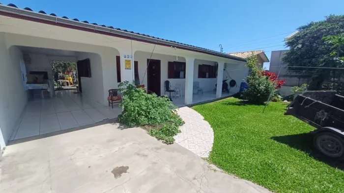 Casa à venda na Zona Norte de Balneário Rincão