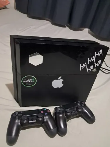 PS4 Slim 500GB + 2 Controles - Ótimo Estado