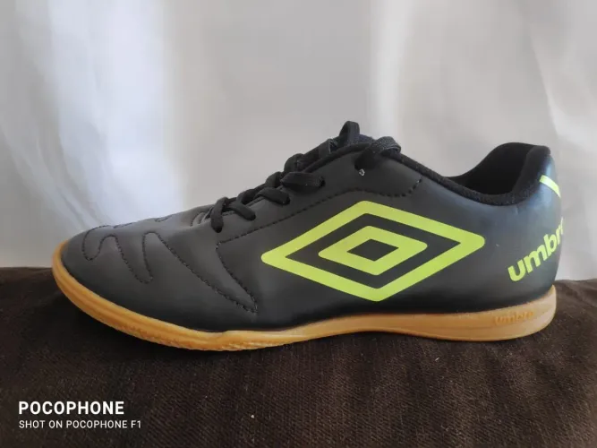 Chuteira Umbro N°31