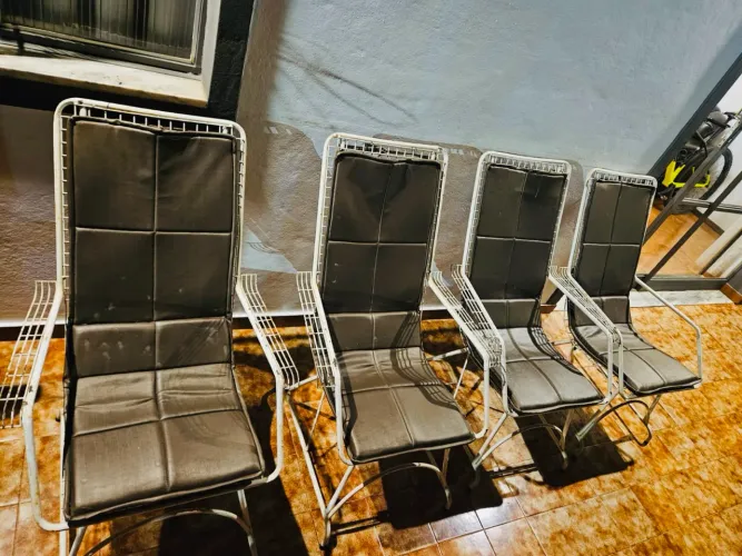 4 Cadeiras de ferro