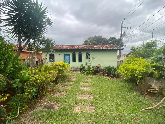 Casa com terreno amplo no Bom retiro-Angatuba 